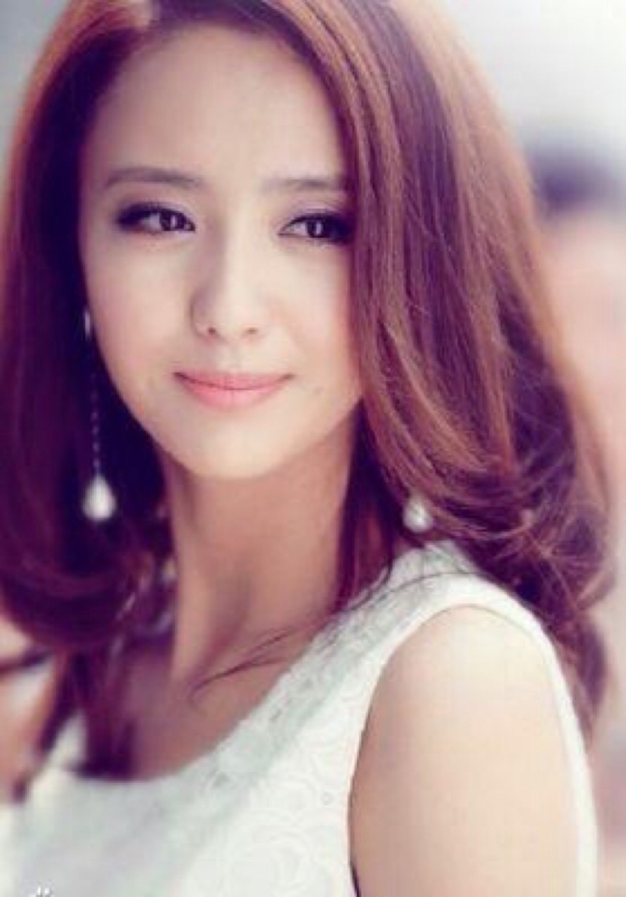 佟丽娅美发飘逸迷人