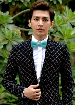 台湾帅哥炎亚纶帅气图片写真炎亚纶杂志封面图片