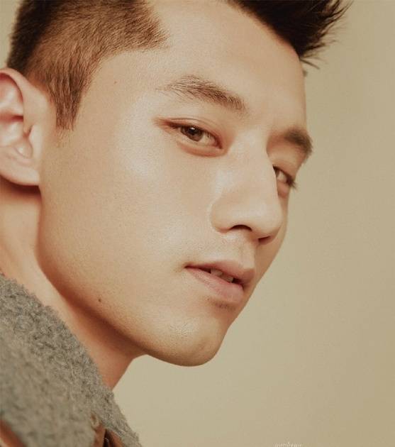 张继科初秋时尚大片曝光 吐舌撩妹帅气不减