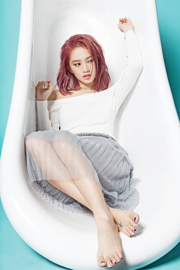 快女付梦妮时尚写真大片 变身御女进攻霸道界