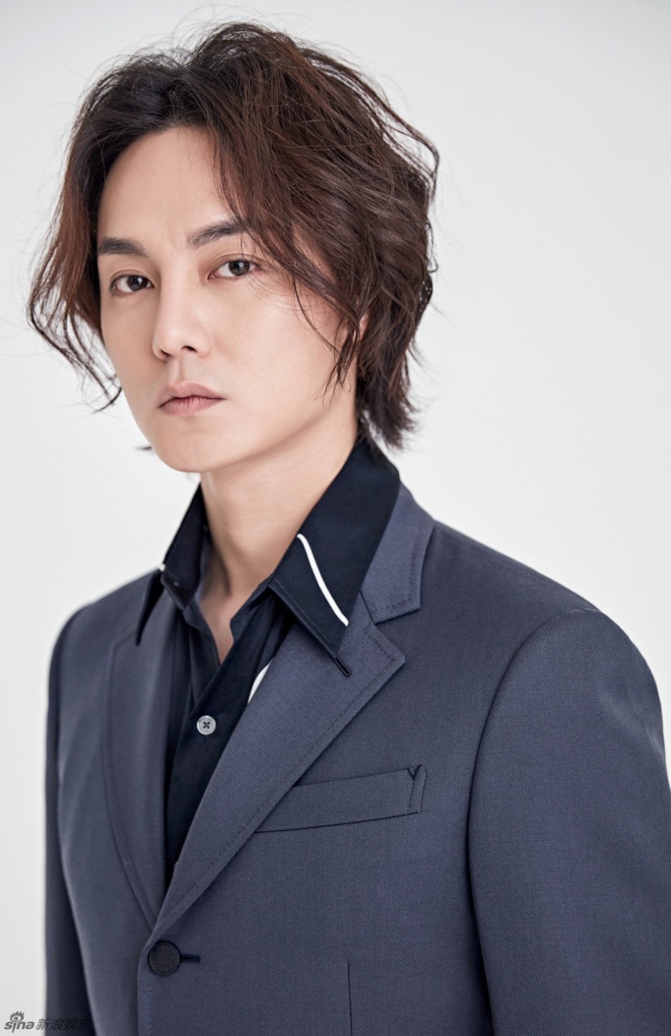 尹正西装时尚大片曝光 变身日系型男帅气爆表