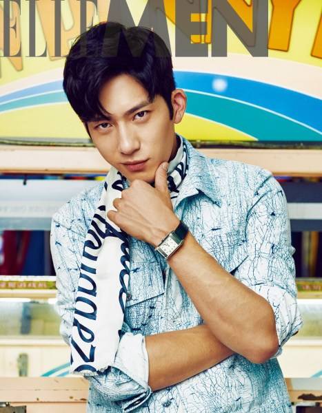 井柏然杂志封面写真大片 演绎复古怀旧大神范儿