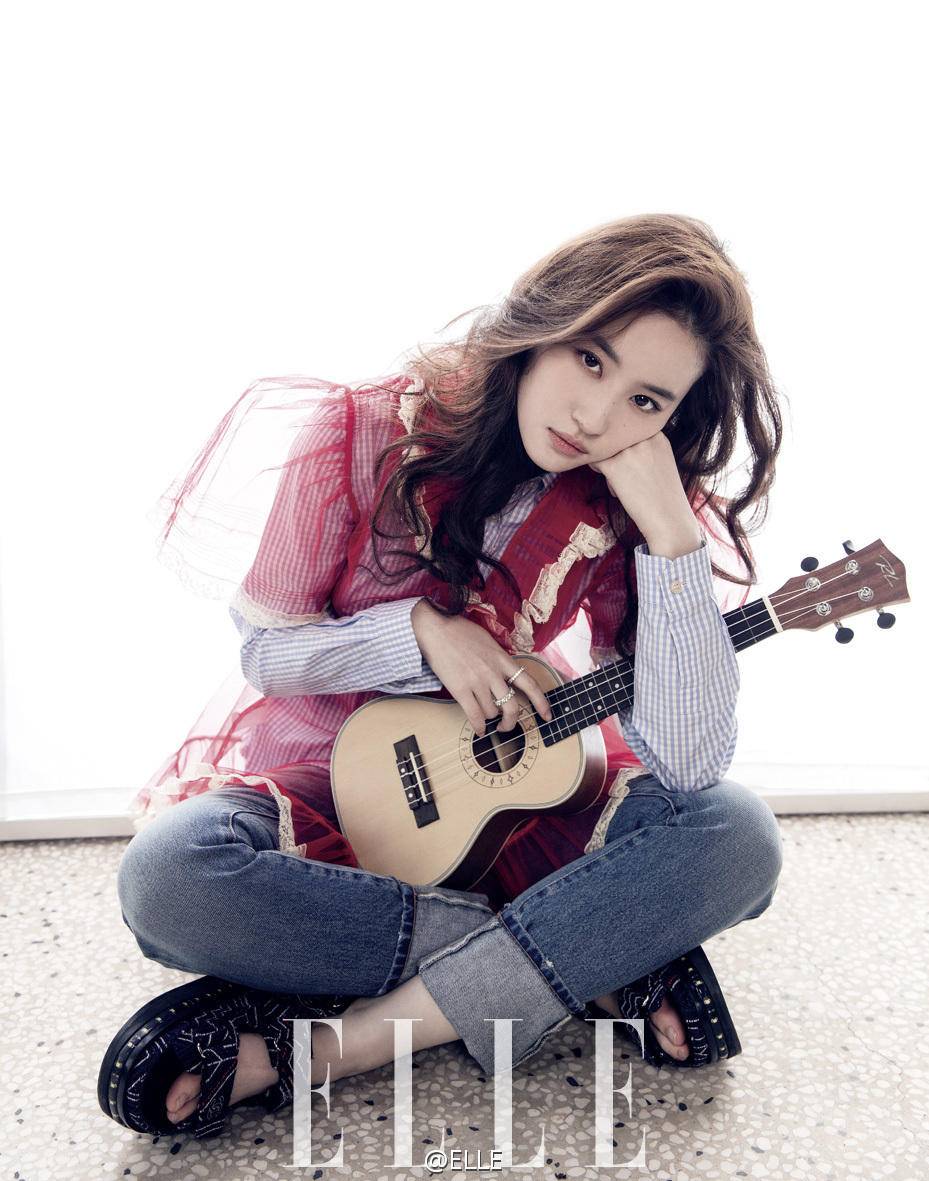 刘亦菲杂志面刊曝光 极具女人味妩媚柔美