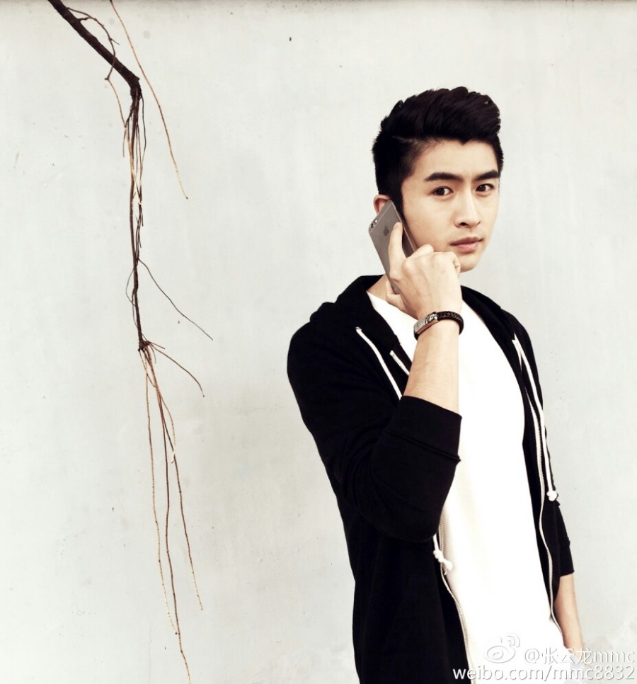 演员张云龙暖男气质写真