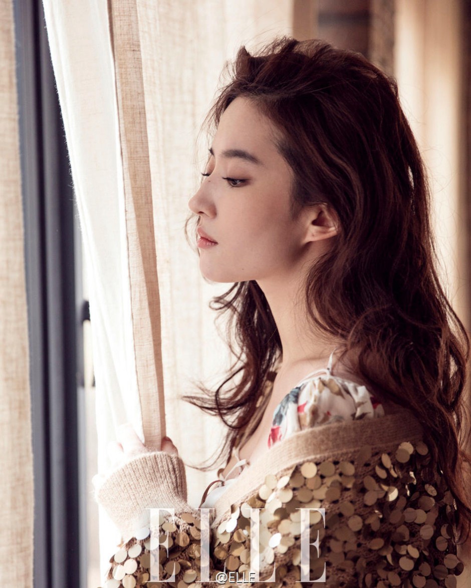 刘亦菲杂志面刊曝光 极具女人味妩媚柔美