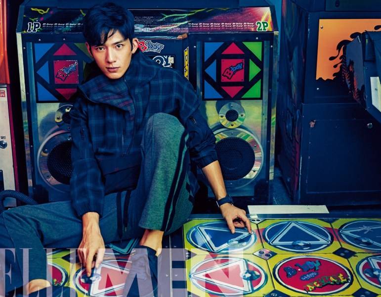 井柏然杂志封面写真大片 演绎复古怀旧大神范儿