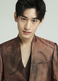 韩国模特金泰焕时尚大片 玩转文艺学院风