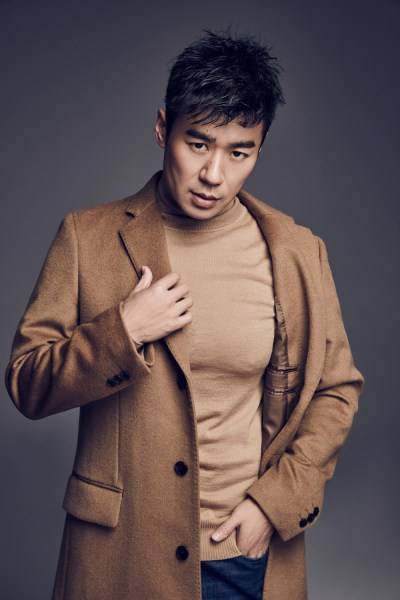 演员徐佳初冬写真曝光 化身时尚硬汉