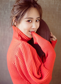 杨紫运动风写真大片 青春洋溢元气妆暖又美