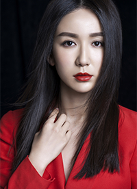 娄艺潇烈焰红唇时尚写真 霸气果敢女王范十足