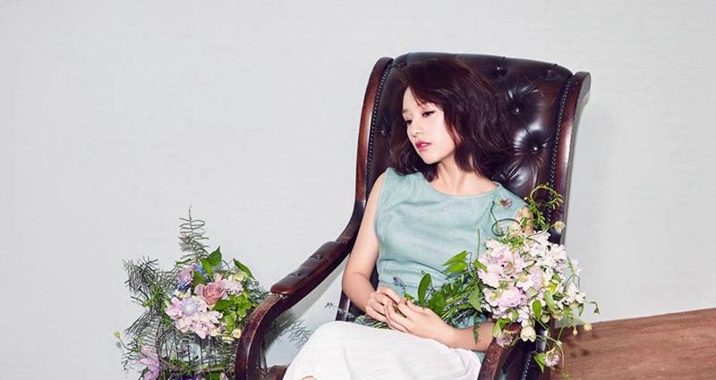 金智媛短发精美写真曝光 手捧鲜花变身气质女神