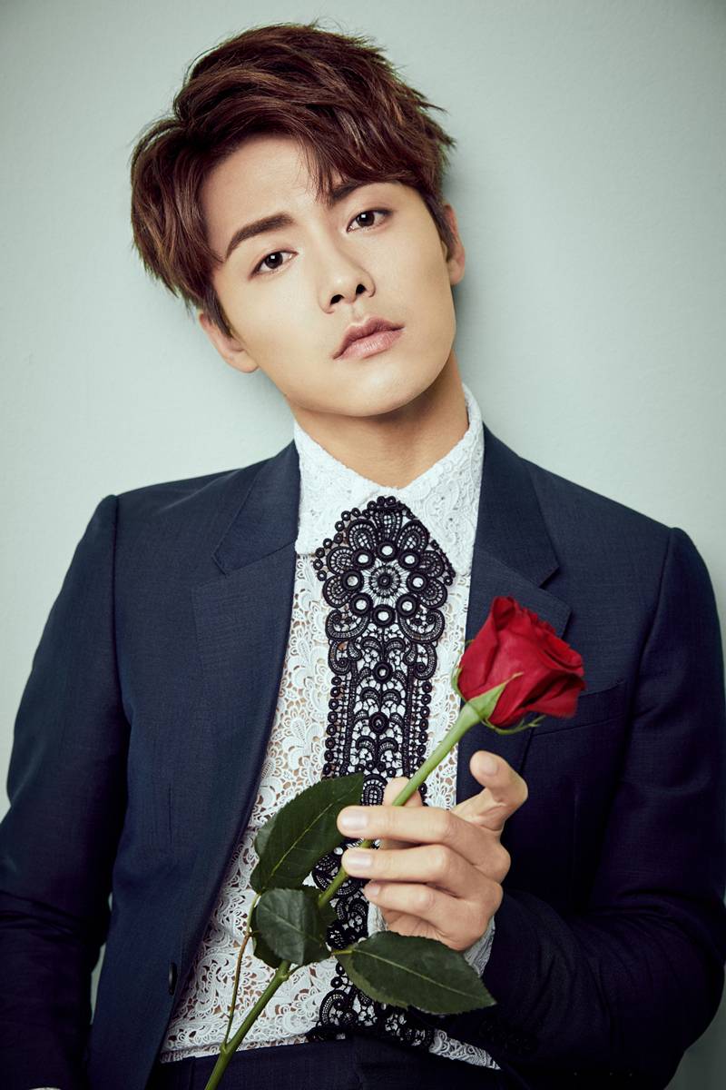 马天宇轻熟男写真照 阳光男神颜值爆表