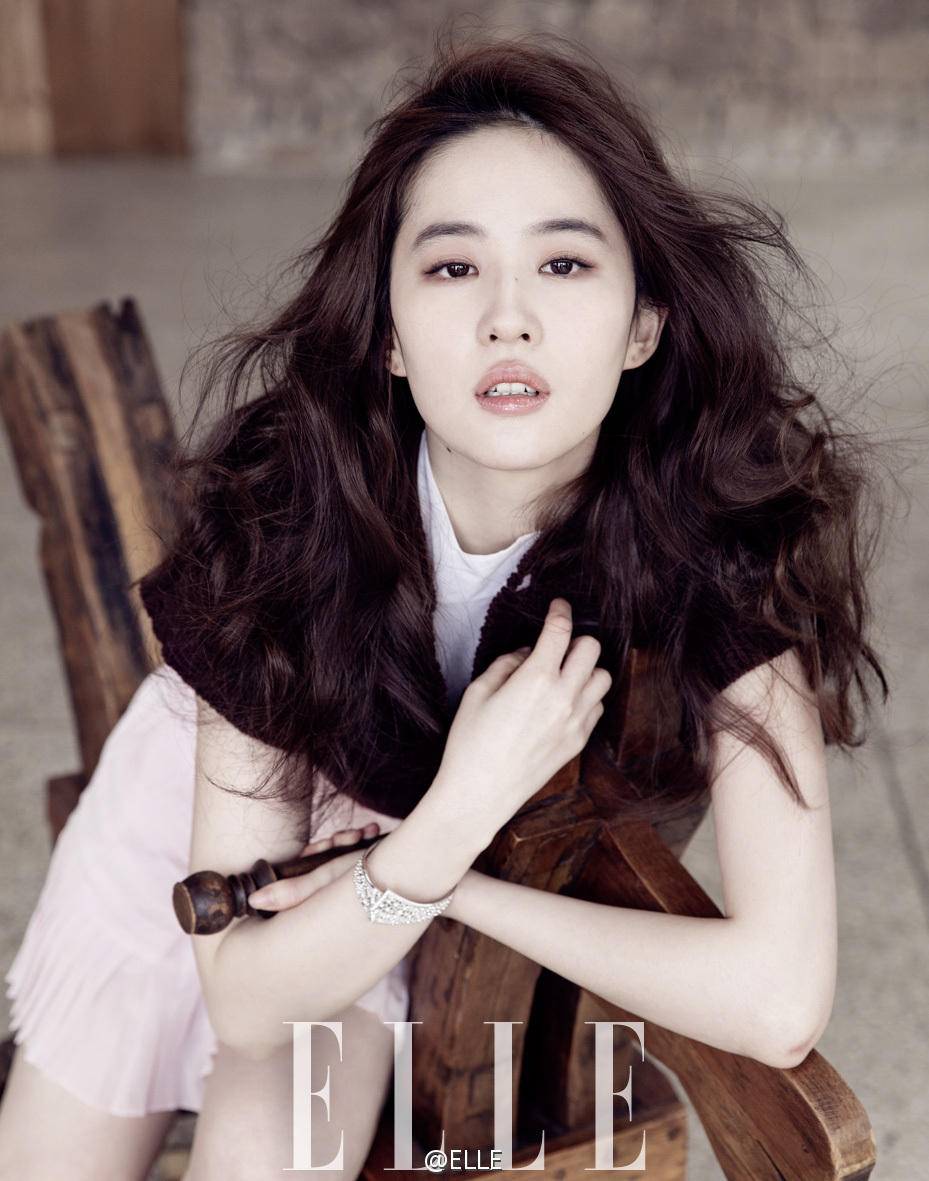 刘亦菲杂志面刊曝光 极具女人味妩媚柔美