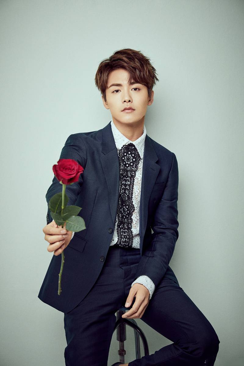 马天宇轻熟男写真照 阳光男神颜值爆表