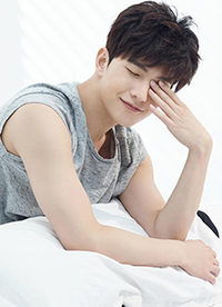 杨洋时尚写真大片 极简造型定格青春模样