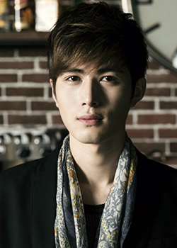 新生代演员陈学冬写真图片 阳光帅气展暖男魅力陈学冬图片