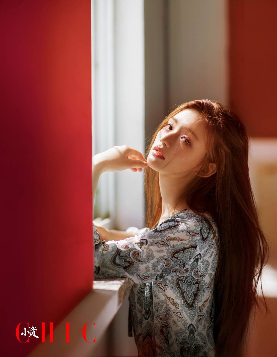 林允儿杂志封面照片 变身都市时尚摩登女郎