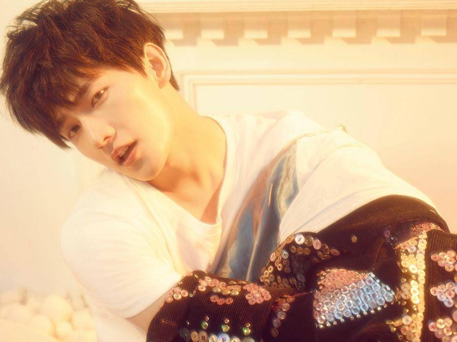 杨洋时尚写真大片 极简造型定格青春模样