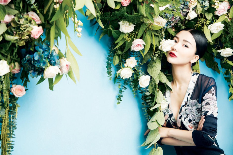 姚星彤性感写真大片曝光 红唇极致魅惑迷人