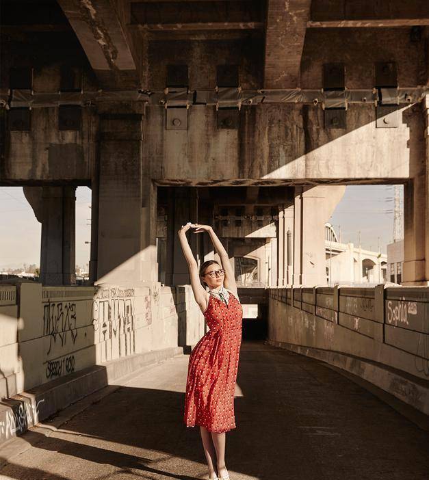 米兰达可儿时尚写真大片 精致五官尽显超模气质