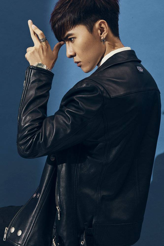 唐禹哲最新写真大片 朋克绅士潮味十足