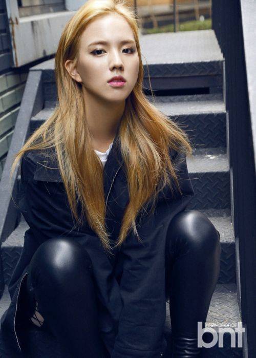 韩国歌手Unpretty Janey写真 金色长发凸显气质