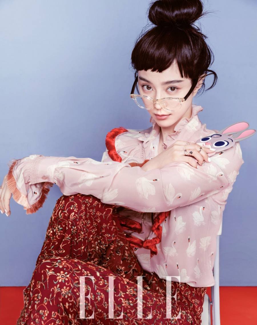 范冰冰杂志封面图片 抱猫卖萌俏皮可爱