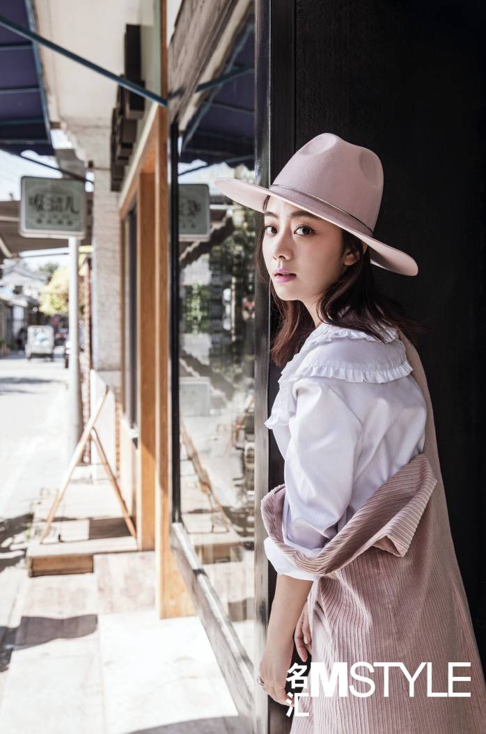 谭松韵时尚写真大片 清新亮丽尽显迷人风范