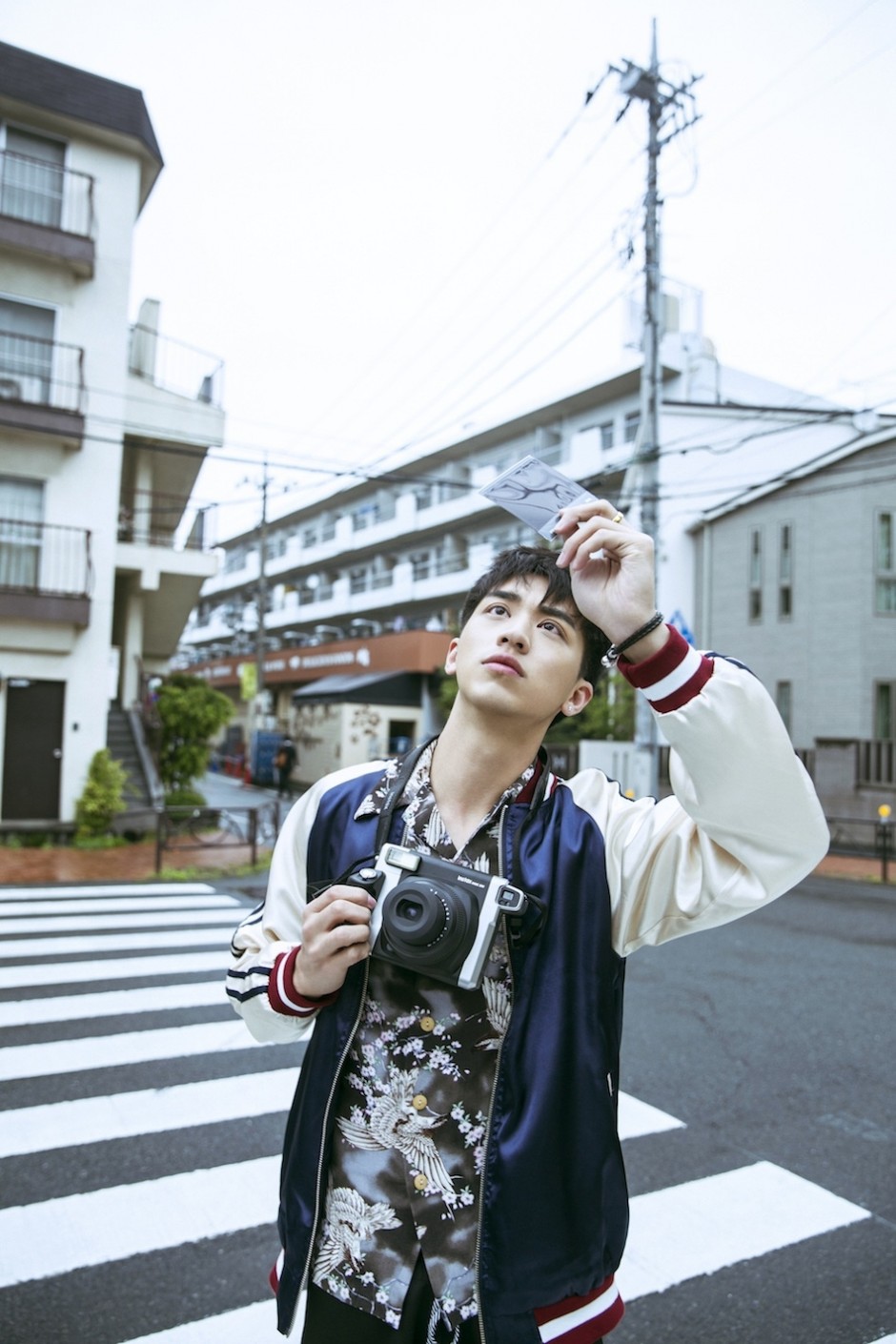 许魏洲杂志写真照曝光 乖乖仔进化不羁少年