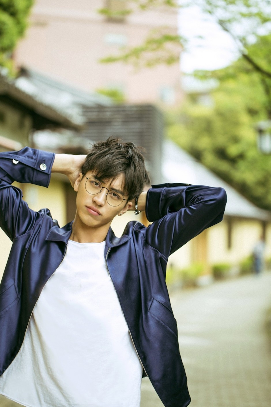 许魏洲杂志写真照曝光 乖乖仔进化不羁少年