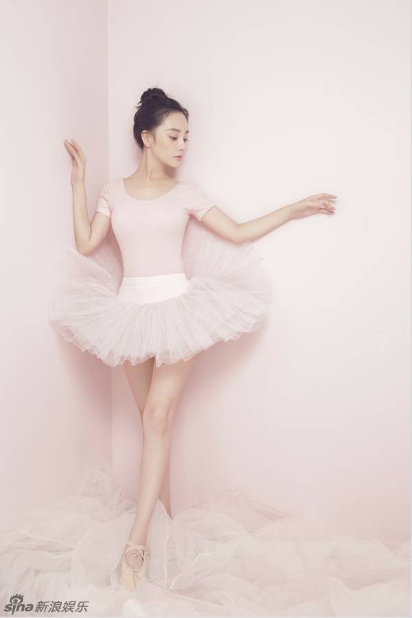 李小璐芭蕾写真优雅动人 文艺范妙态绝伦
