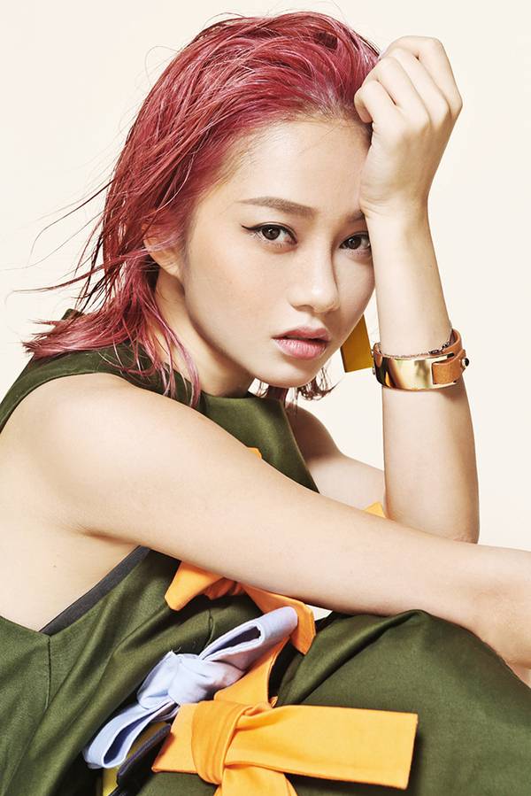 快女付梦妮时尚写真大片 变身御女进攻霸道界