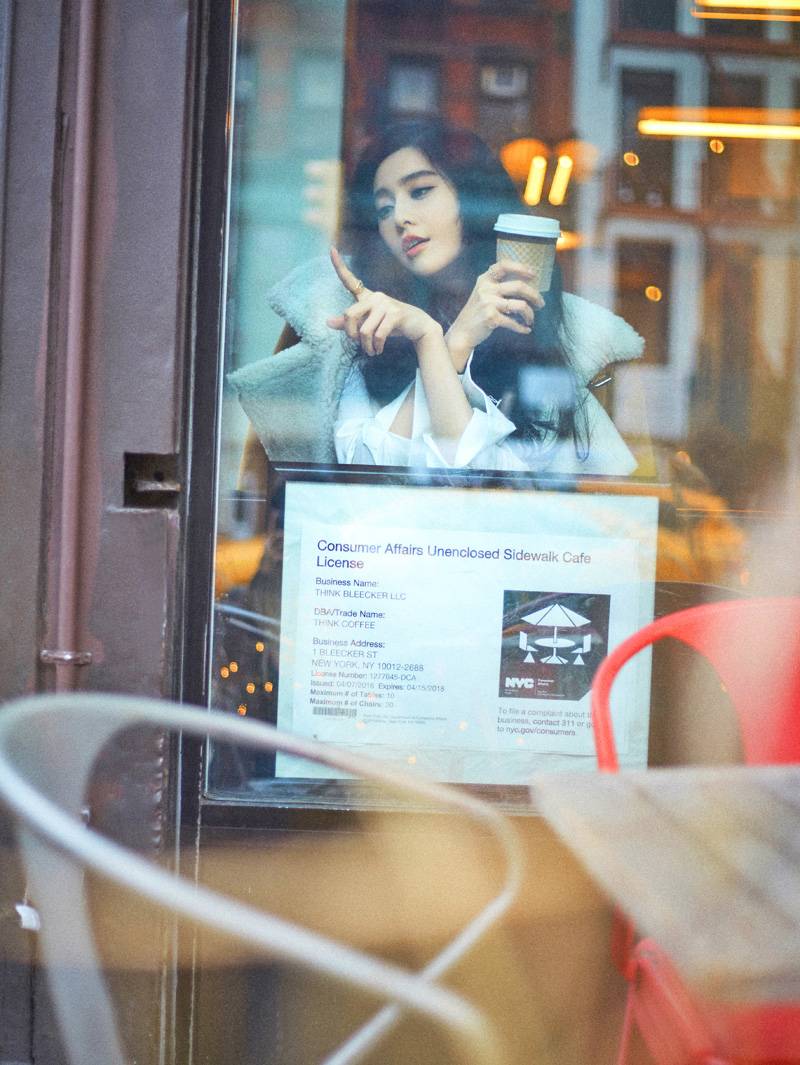 范冰冰早春穿搭街拍 率性自在中性风十足