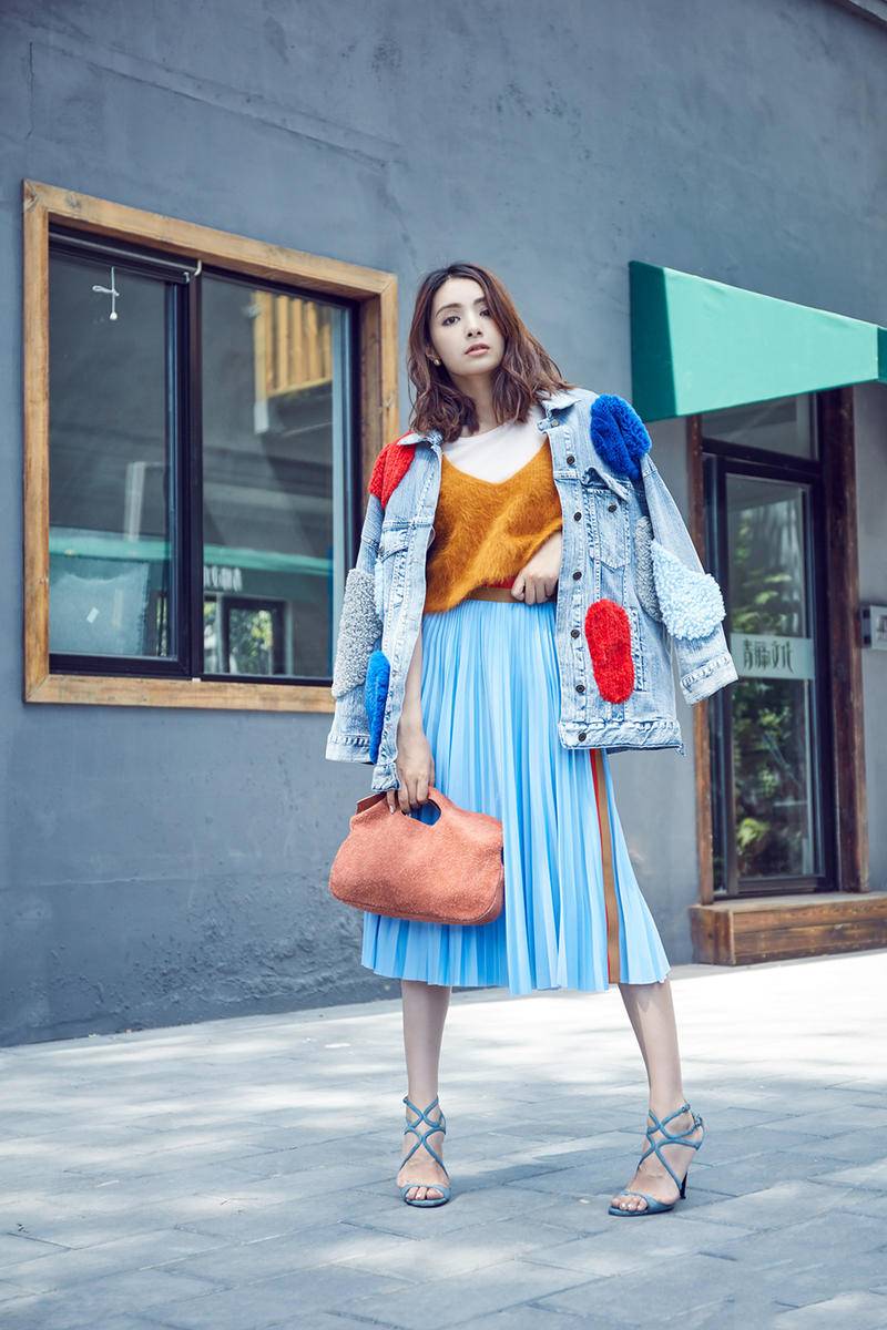 &ldquo;人鱼公主&rdquo;麦迪娜时尚街拍 演绎冬日少女混搭