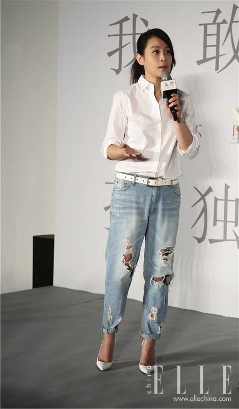 白衬衫配牛仔 叫醒初夏的清爽搭配！