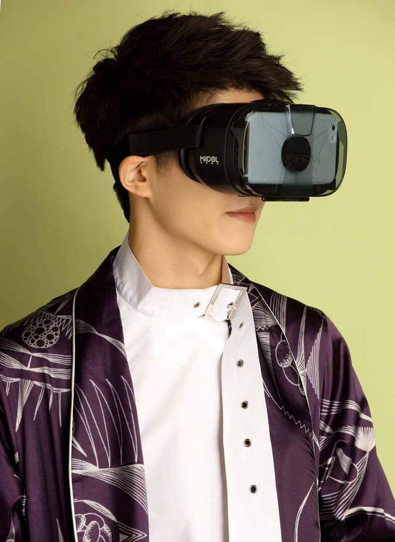 当红小生刘昊然时尚写真变身扯线木偶