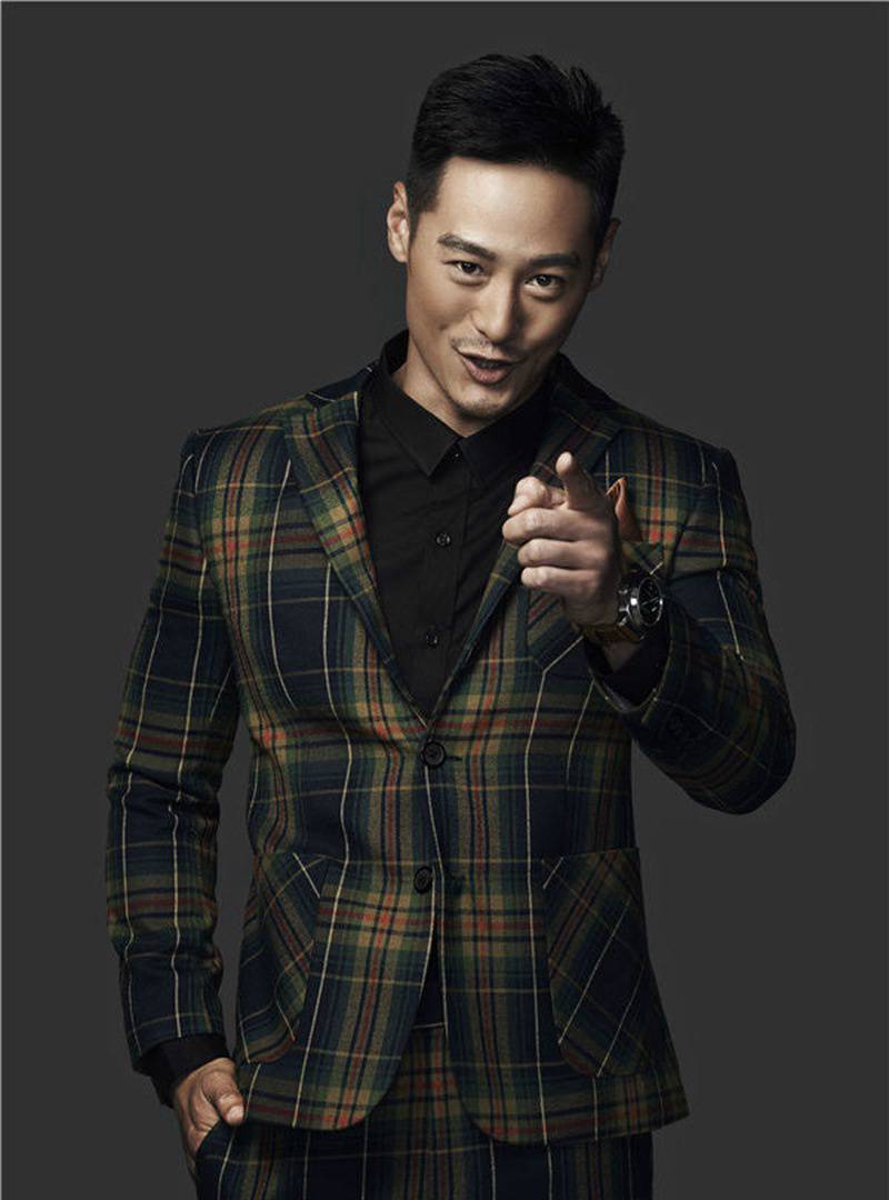 演员亓航午后家居写真集曝光 散发邻家气息