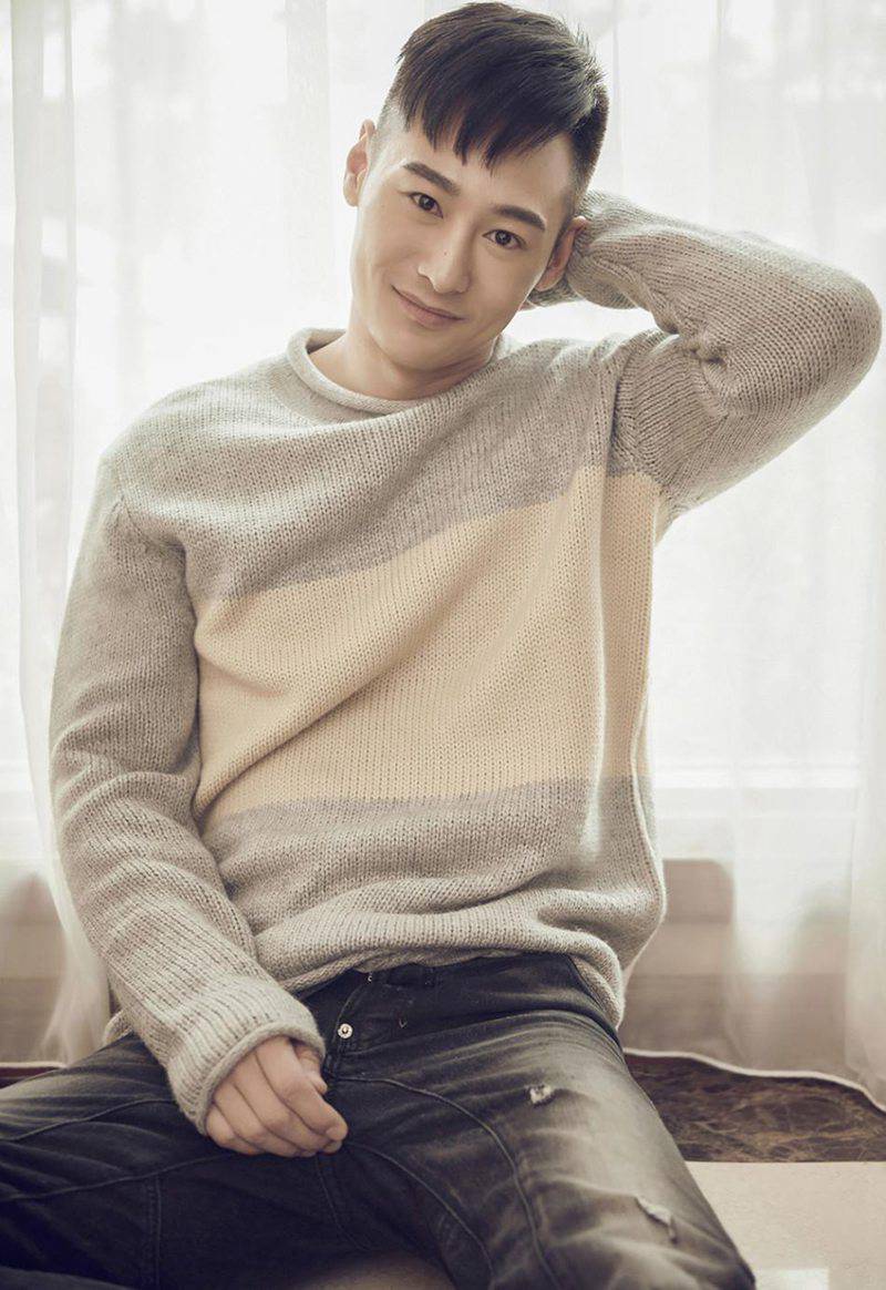 演员亓航午后家居写真集曝光 散发邻家气息