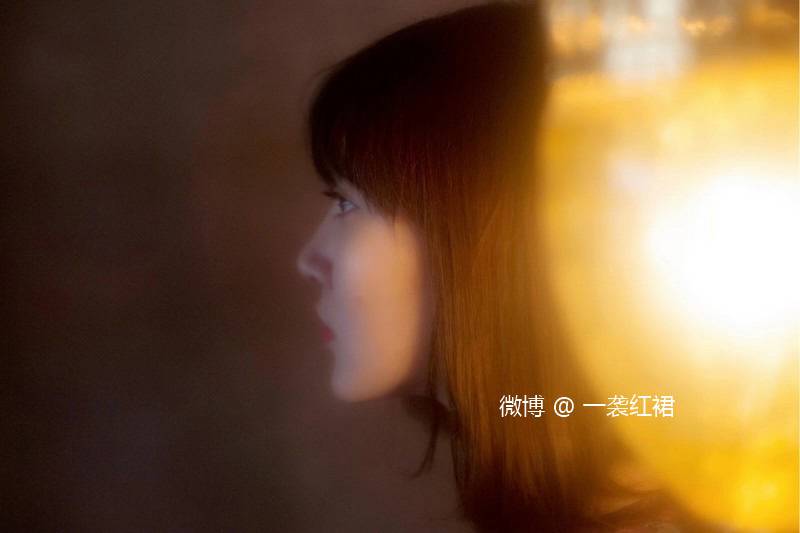 听一袭红裙边打游戏边跟你掰扯情感法律知识