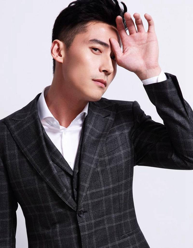 演员刘立写真大片曝光 搞怪表情圈粉无数