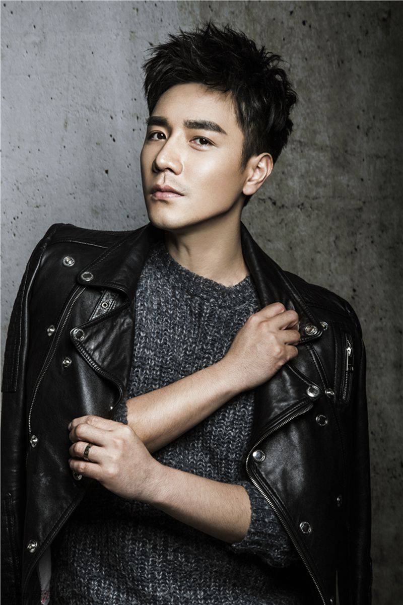 皮衣男邓宁硬朗出镜型男写真大片