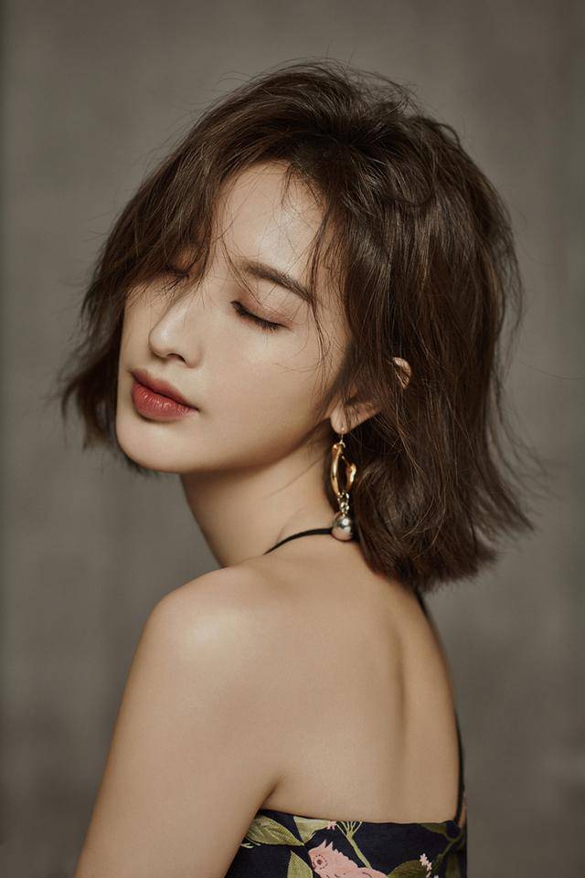 张俪复古写真大片曝光 魅惑妆容尽显美人范儿