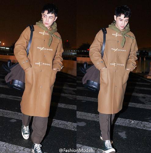 孙坚近期街拍曝光 飞行员外套+帽衫时尚温暖两不误