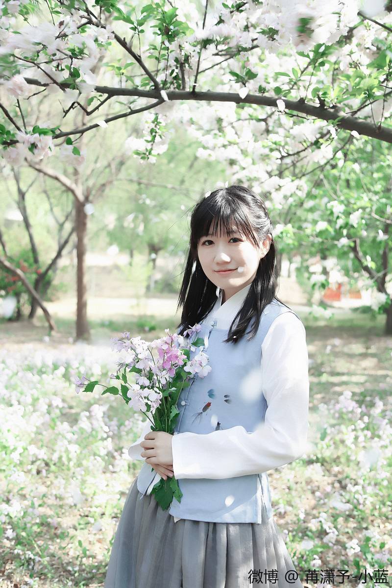 B站舞蹈系元气美少女蓝 来自二次元的治愈系少女