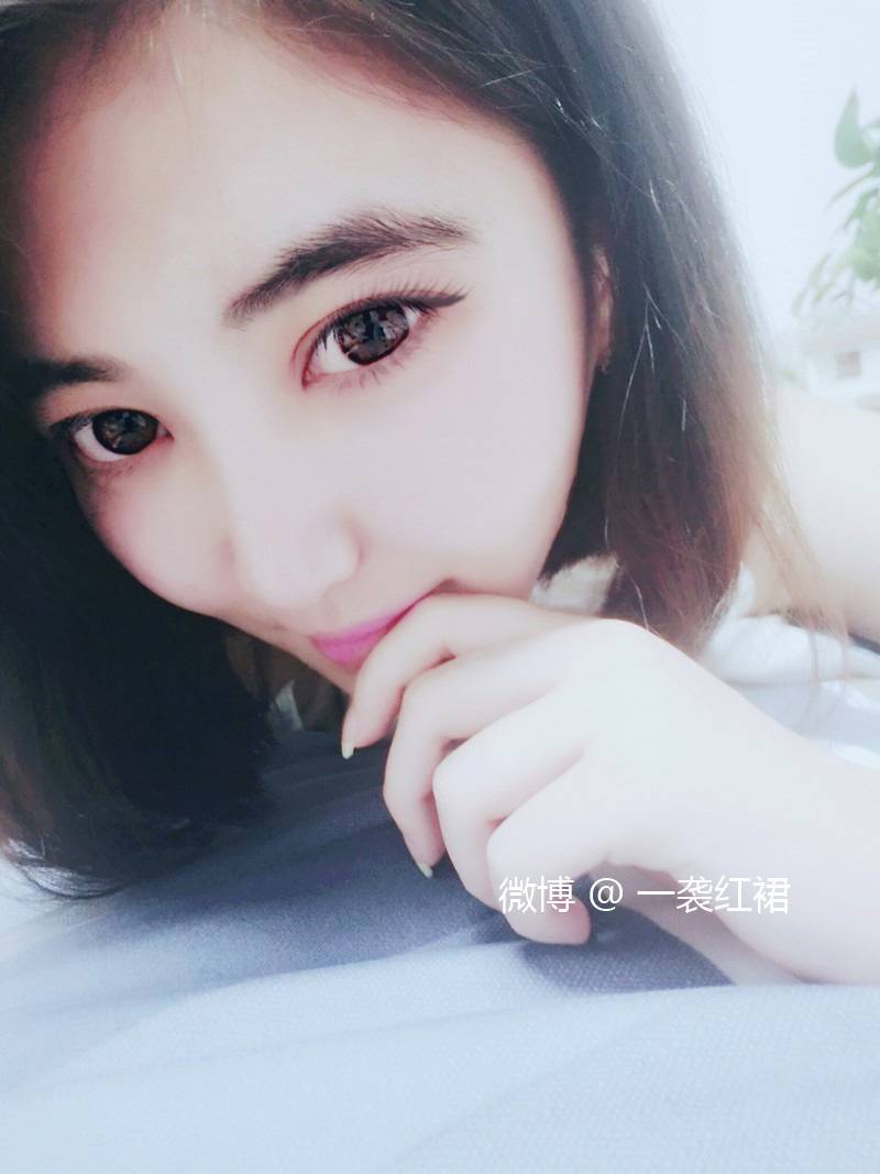 听一袭红裙边打游戏边跟你掰扯情感法律知识