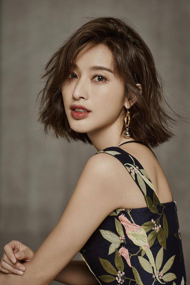 张俪复古写真大片曝光 魅惑妆容尽显美人范儿