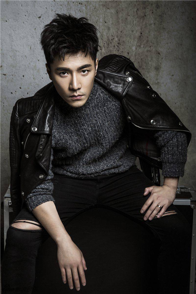 皮衣男邓宁硬朗出镜型男写真大片