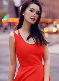 李沁街拍大片曝光 性感优雅不失活泼清丽