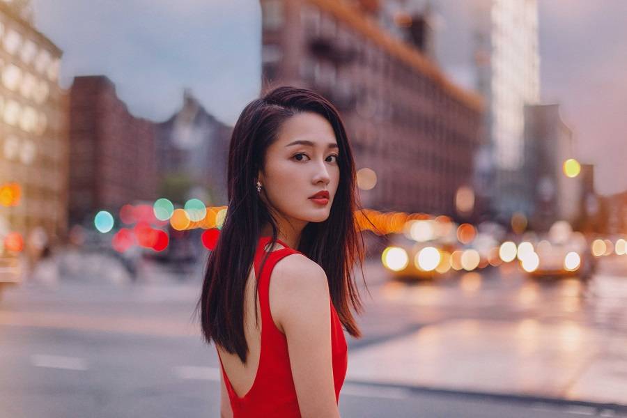 李沁街拍大片曝光 性感优雅不失活泼清丽