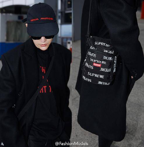 孙坚近期街拍曝光 飞行员外套+帽衫时尚温暖两不误